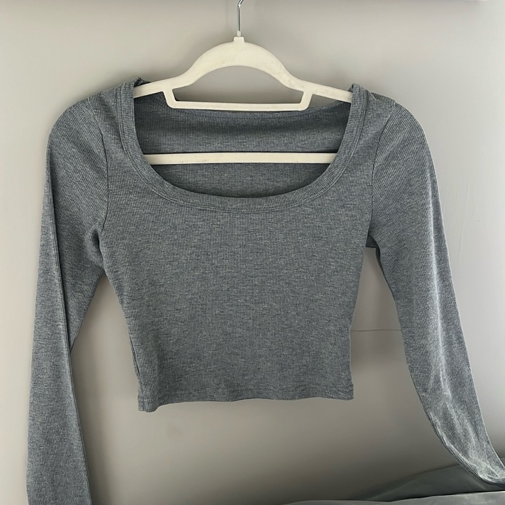 Cropped square neck light grey long sleeve